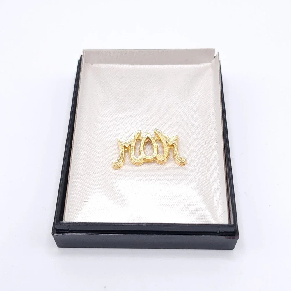 Gold Tone MOM Brooch Script Lapel Pin Vintage Mothers Day